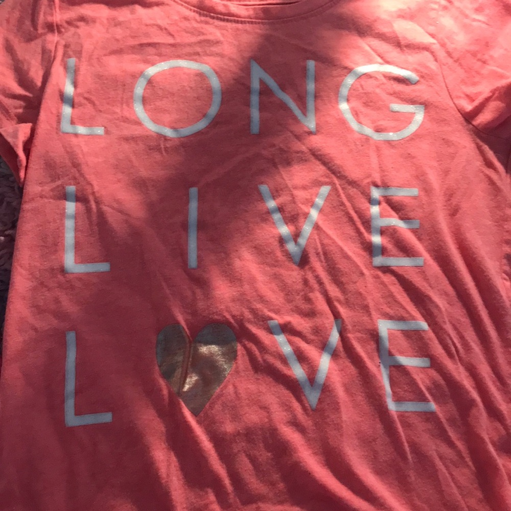 Short sleeve shirt (won’t be wrinkled).